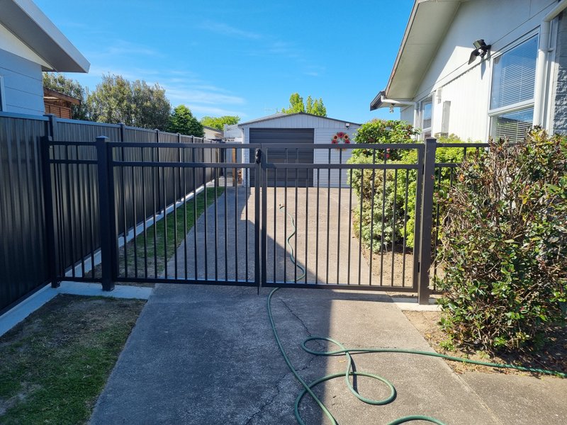Black aluminium gate