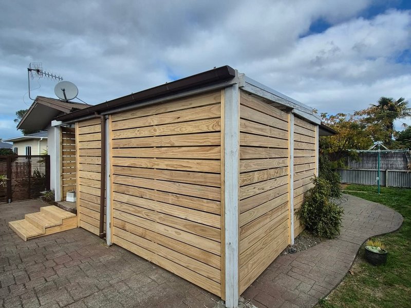 Timber deck privacy screen