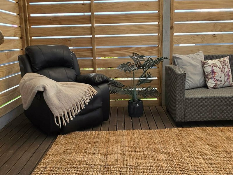 Timber slat privacy screen
